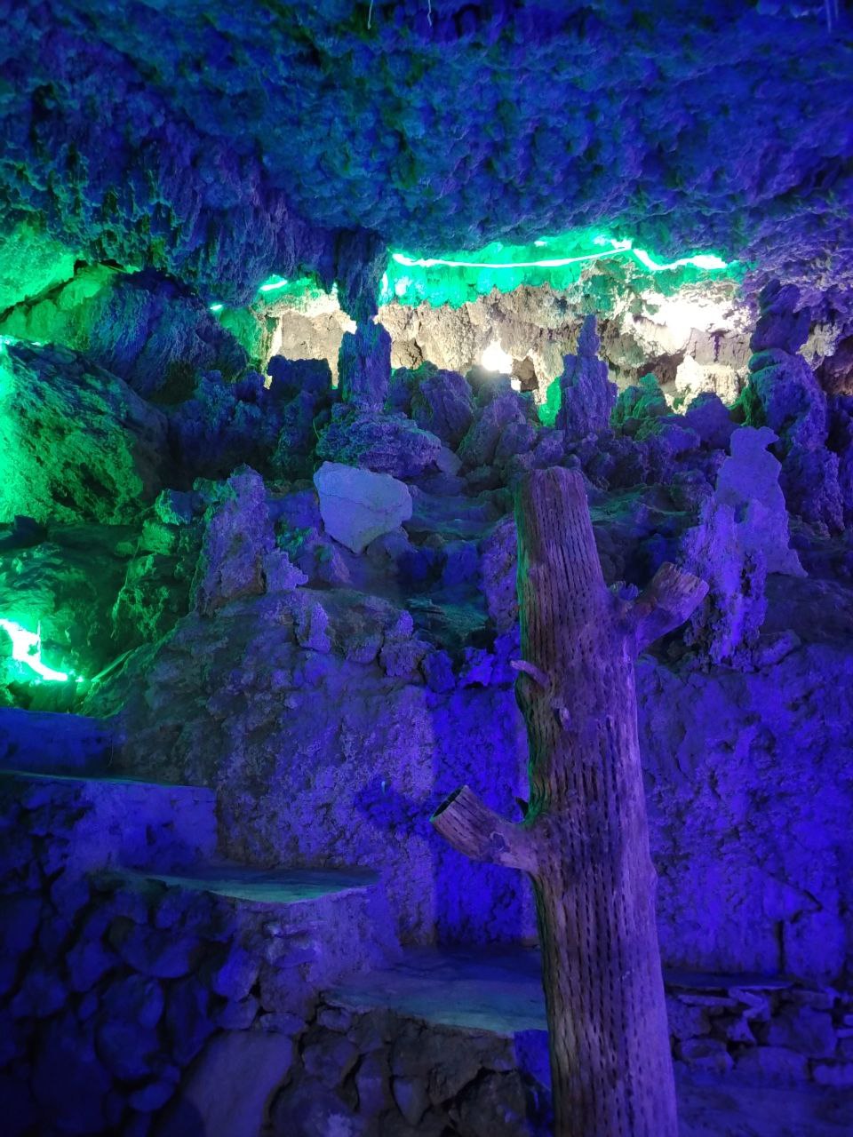Fluor Caves